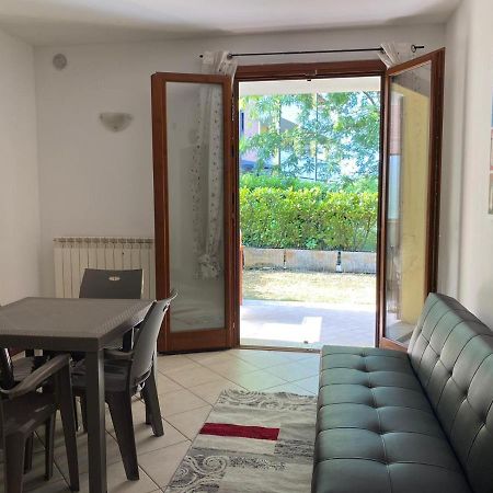 Appartamento Il Faro Con Giardino In Residence Con Piscina 代森扎诺-德尔加达 外观 照片