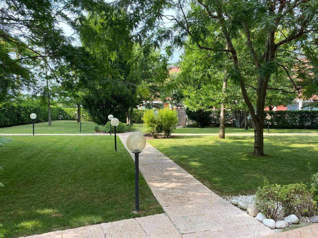 Appartamento Il Faro Con Giardino In Residence Con Piscina 代森扎诺-德尔加达 外观 照片
