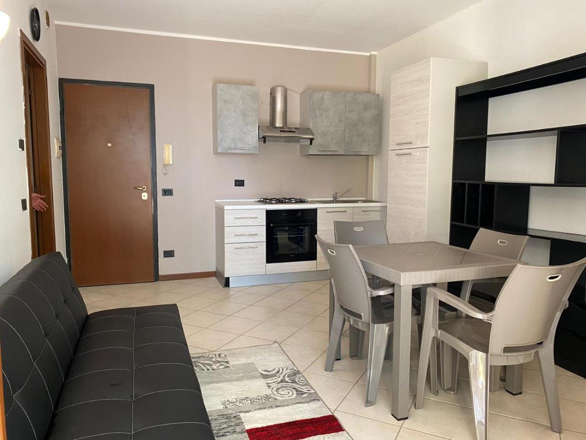 Appartamento Il Faro Con Giardino In Residence Con Piscina 代森扎诺-德尔加达 外观 照片