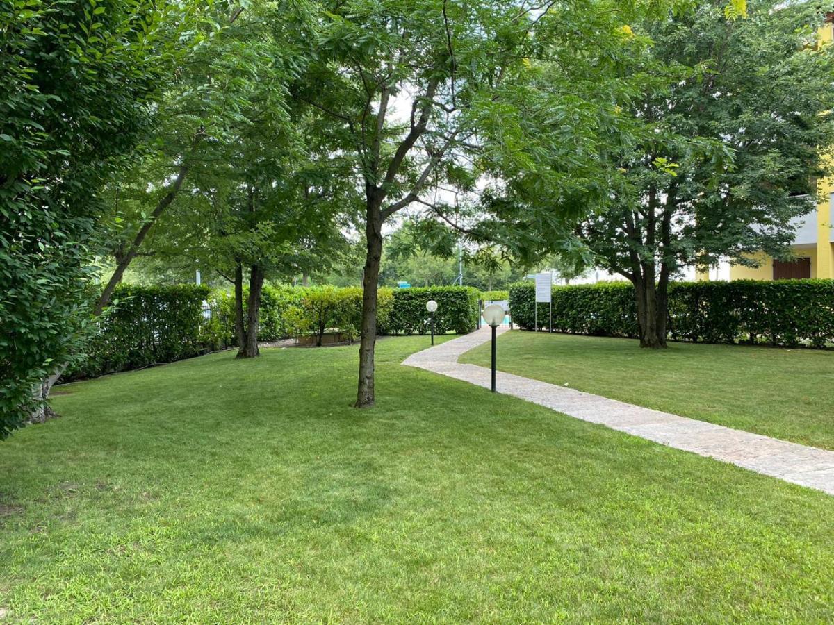 Appartamento Il Faro Con Giardino In Residence Con Piscina 代森扎诺-德尔加达 外观 照片