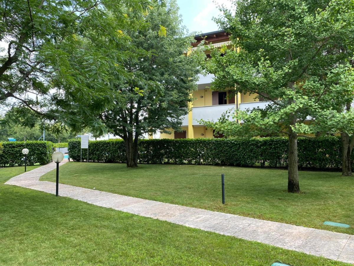 Appartamento Il Faro Con Giardino In Residence Con Piscina 代森扎诺-德尔加达 外观 照片